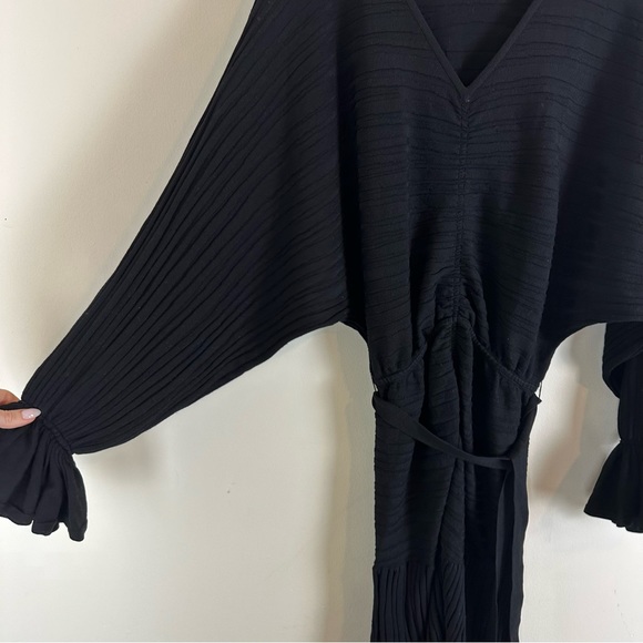 Alexis Porscha Dress in Black Small - Picture 6 of 9